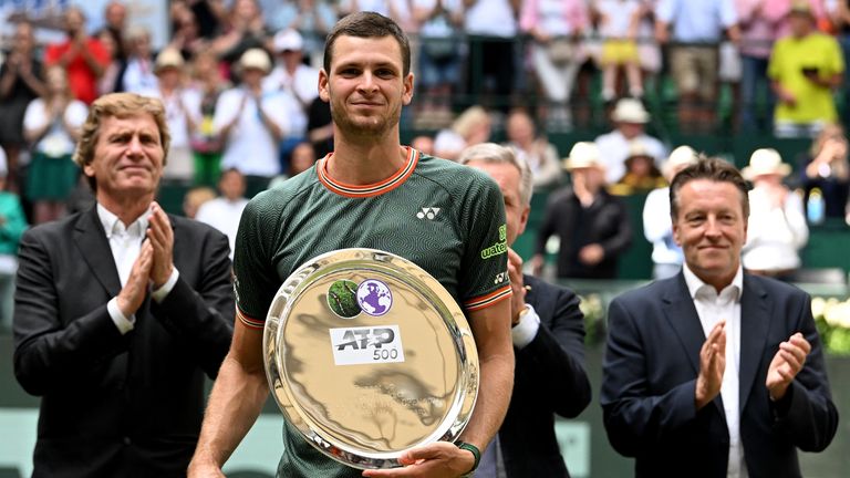 Jannik Sinner beats Hubert Hurkacz to win first title on grass at Halle Open | Jessica Pegula wins Berlin Open | Tennis News