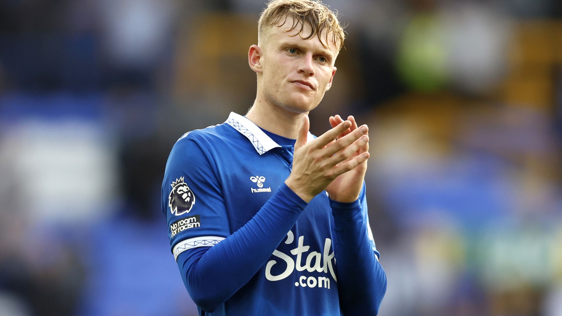 Jarrad Branthwaite: Man Utd make opening transfer offer for Everton defender | Transfer Centre News